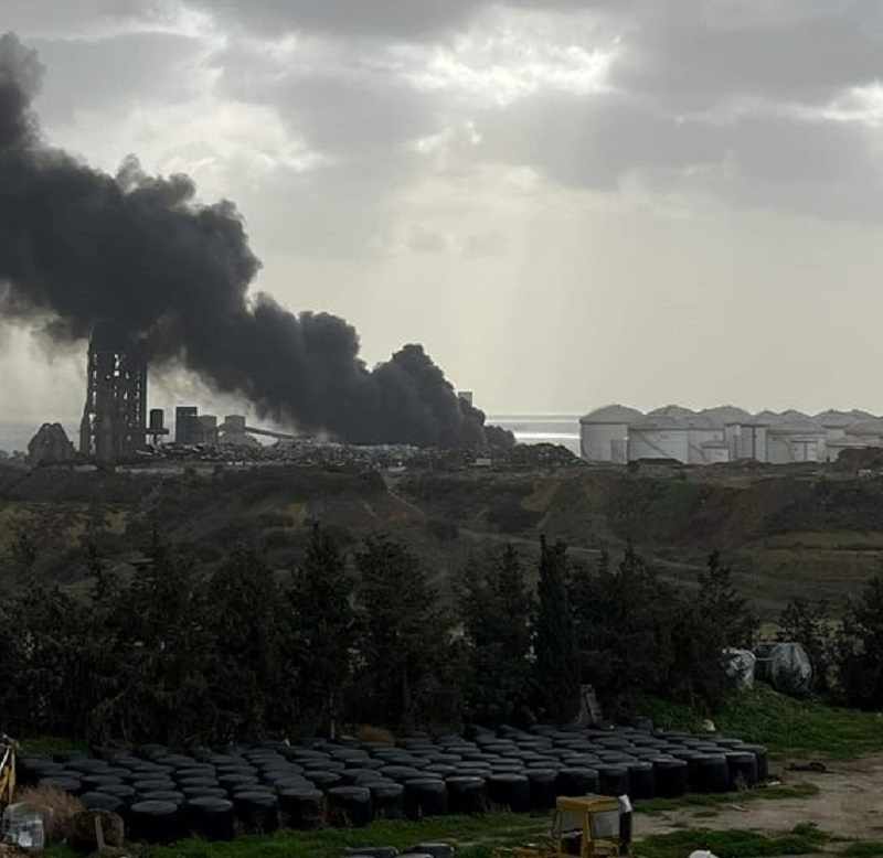 Μεγάλη πυρκαγιά στο Τσιμεντοποιείο Βασιλικού