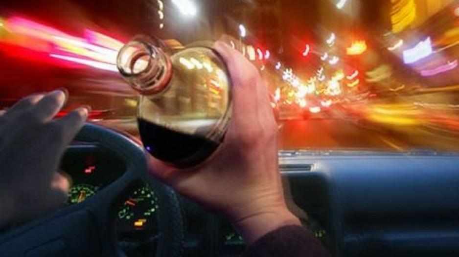 Εντοπίστηκε μεθυσμένη πίσω από το τιμόνι και επιτέθηκε σε αστυνομικό