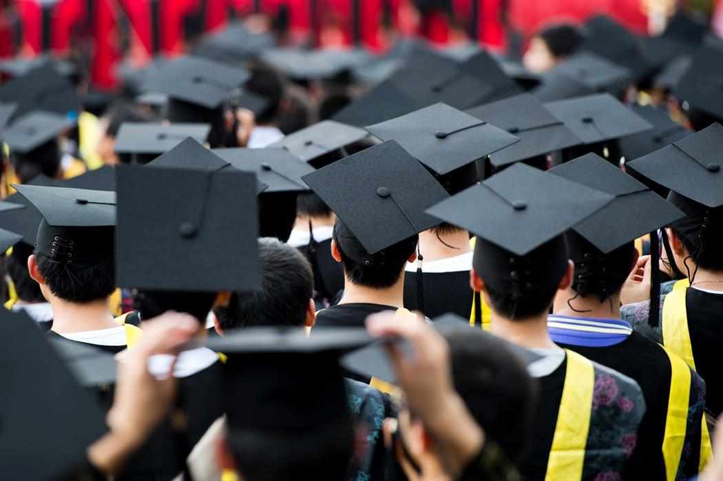Σκέφτονται αν θα πάνε για σπουδές λόγω…ακρίβειας.