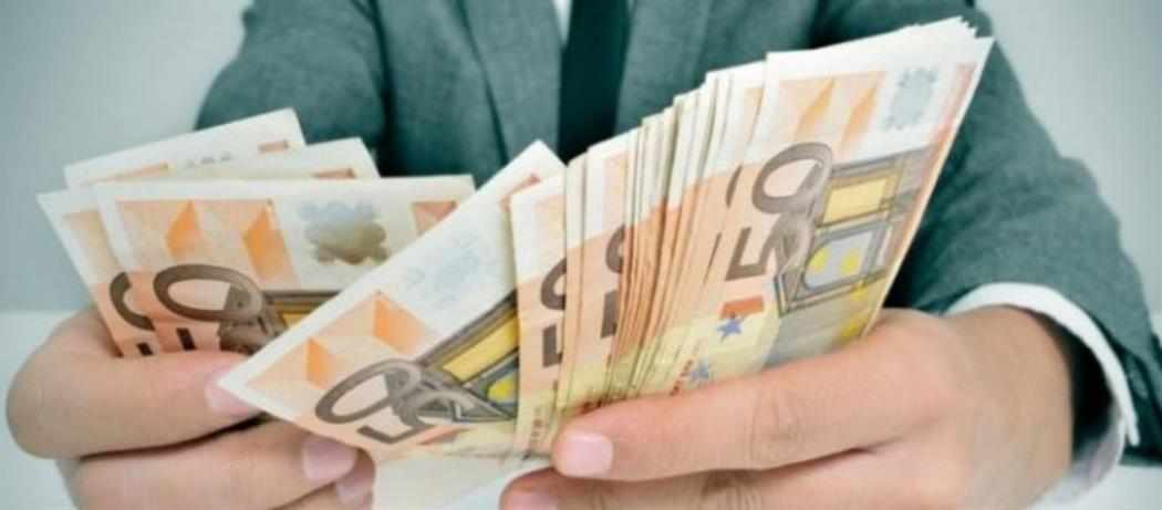 Ένας στους τέσσερις παίρνει κάτω από 1000 ευρώ