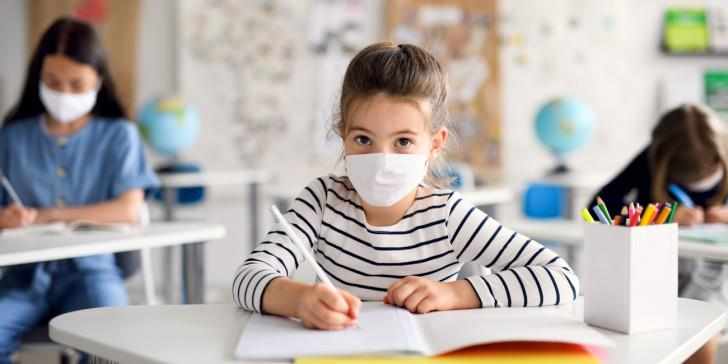 Γονείς κατά κράτους για rapid test και μάσκες