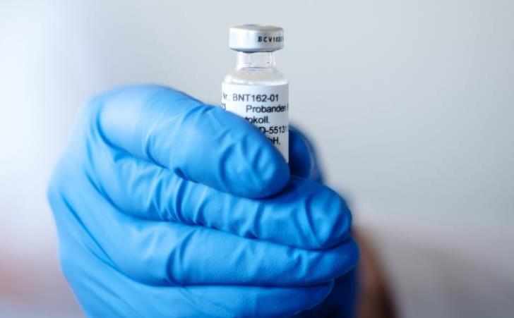 Προειδοποίηση να μην κάνουν το εμβόλιο Pfizer
