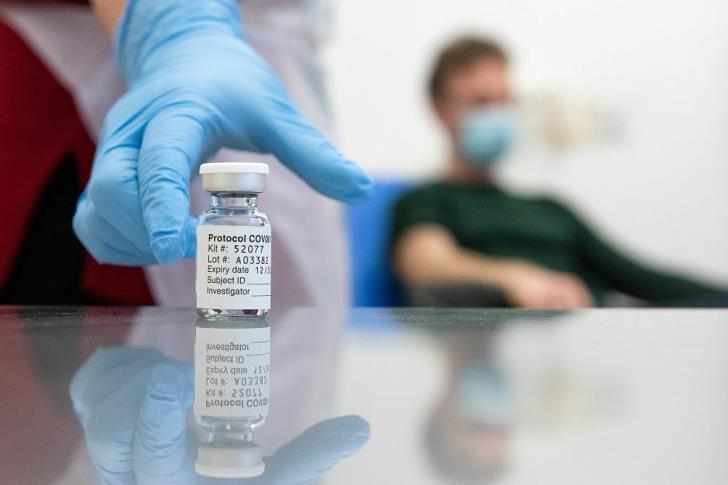 Ποιες βραχυπρόθεσμες παρενέργειες είχαν οι πρώτοι 400.000 που έκαναν το εμβόλιο της Pfizer