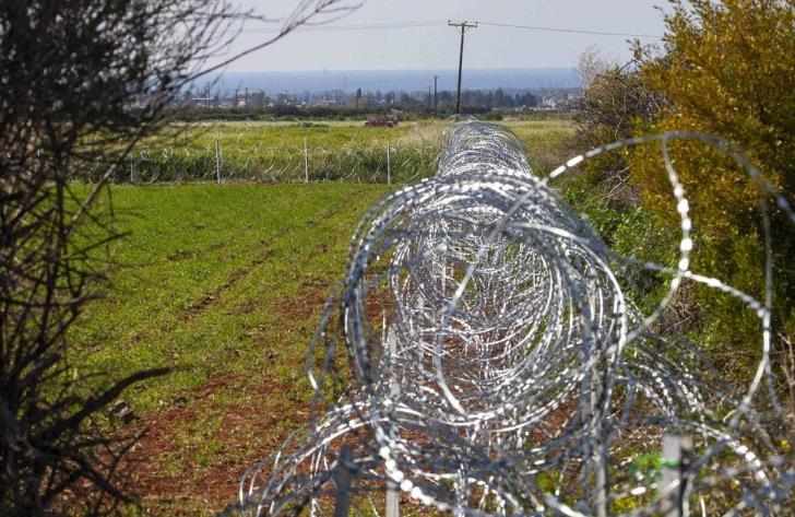 Εγκλωβισμένες στη νεκρή ζώνη 35 οικογένειες - 31.000 αιτήσεις ασύλου