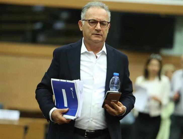 Βολές Αβέρωφ για δημοσκοπήσεις: Πάντα ήθελαν τον ΔΗΣΥ να διαλύεται