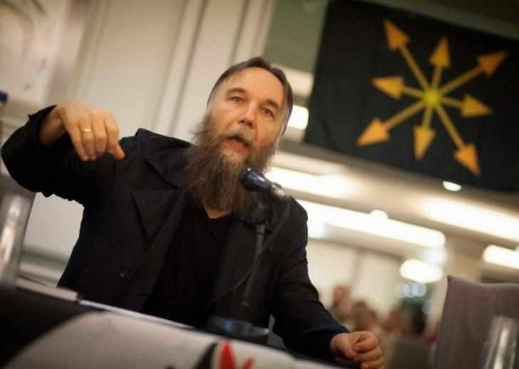 Ρωσία: Σε αμόκ ο Ντούγκιν – Κρατάει το κεφάλι του βλέποντας το αυτοκίνητο με την κόρη του να καίγεται