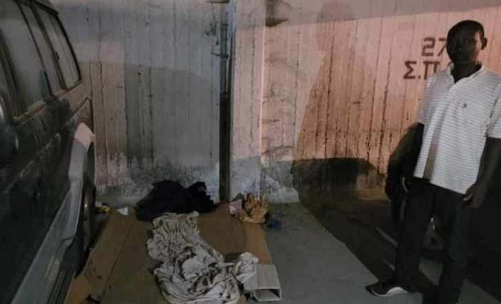 Κόλαση για άστεγο πολιτικό πρόσφυγα από το Μάλι