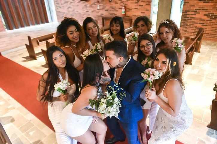 Είναι παντρεμένος με εννέα γυναίκες – Χωρίζει και ψάχνει νέες συζύγους