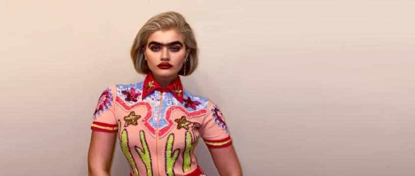 «Είμαι Ελληνοκύπρια και από εκεί που κατάγομαι, είναι νορμάλ τα φρύδια μου!»