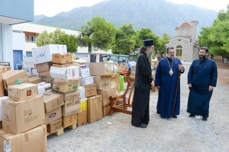 Παραδόθηκε το πρώτο εμπορευματοκιβώτιο στους πυρόπληκτους από την εκκλησία της Παναγίας Αγίας Νάπας