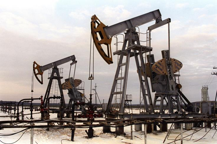 Η άρση των περιοριστικών μέτρων για ταξίδια εκτίναξε στα ύψη την τιμή του πετρελαίου