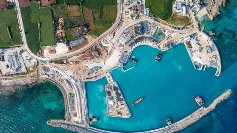 Τεχνητό νησί στη Μαρίνα Αγίας Νάπας 