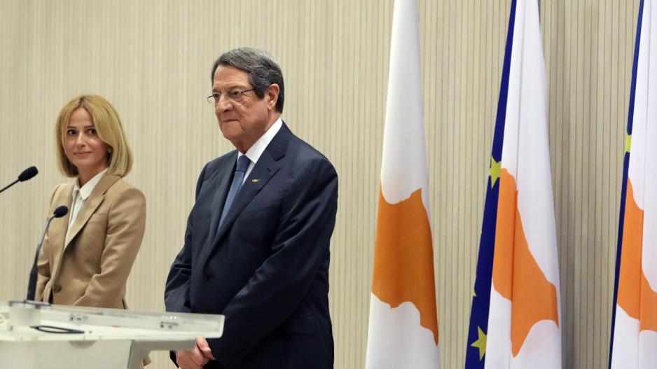 Τελεία και παύλα