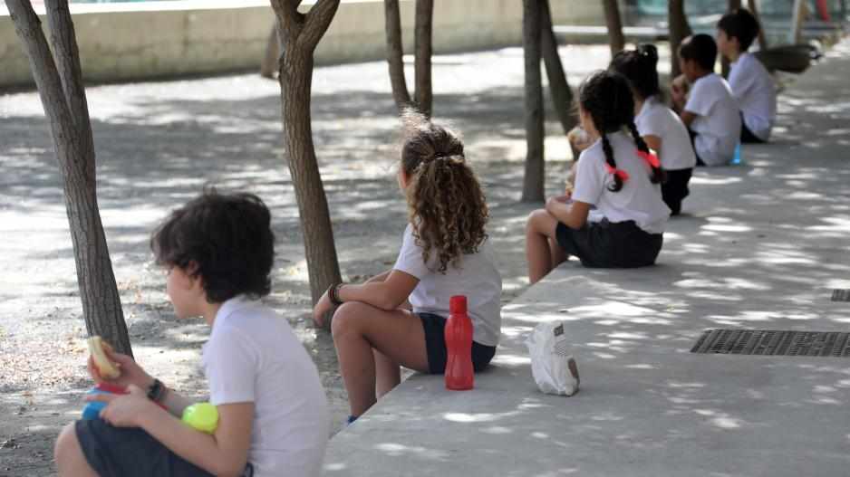 Τους έχουν να κάθονται στις καρέκλες το διάλειμμα
