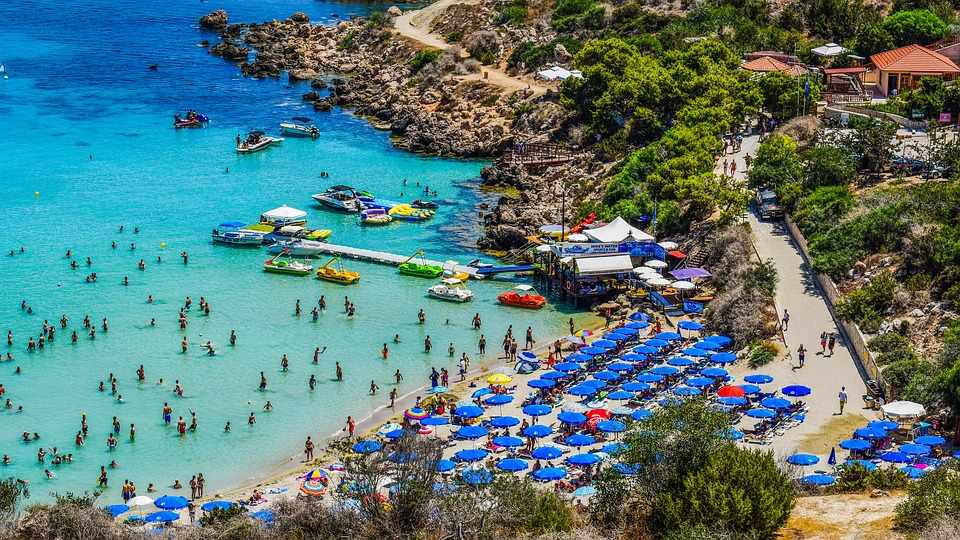 Почему Кипр привлекает так много туристов?