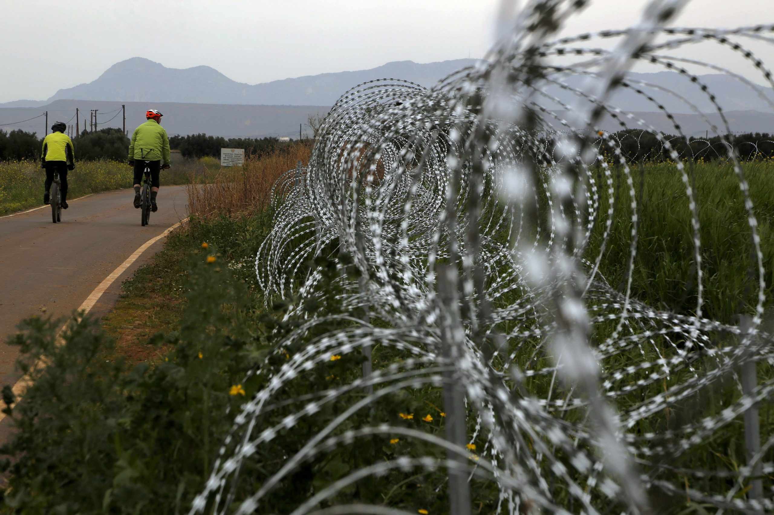 ΥΠΕΣ: Υπάρχουν προβλήματα με την τοποθέτηση του φράκτη κατά μήκος της Πράσινης Γραμμής