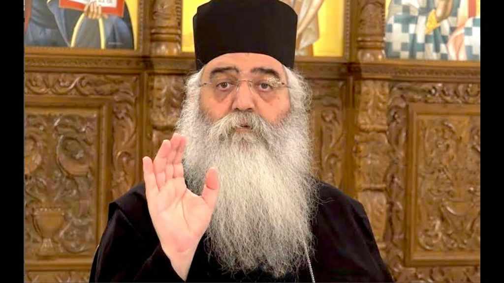 Αρνήθηκε να βάλει μάσκα και έμεινε σε παγκάκι εκτός Δικαστηρίου ο Μόρφου