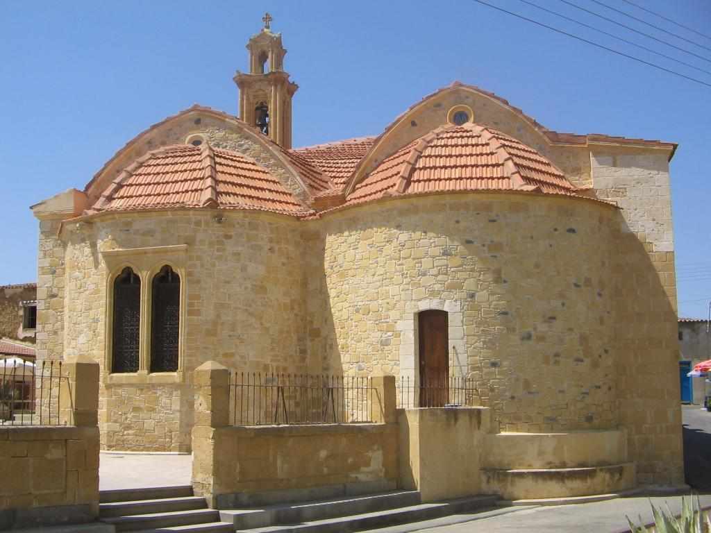 Εκκλησία Αγίου Κυπριανού & Αγίας Ιουστίνης, στο χωριό Μένοικο