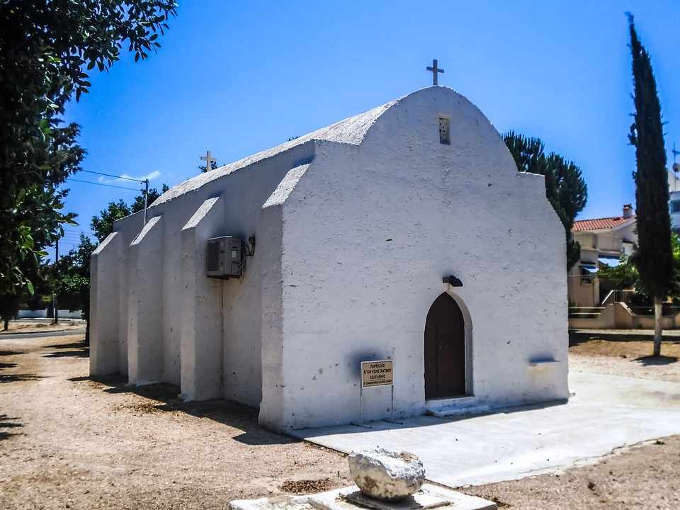 Η Εκκλησία των Αγίων Κωνσταντίνου και Ελένης στην Δερύνεια 