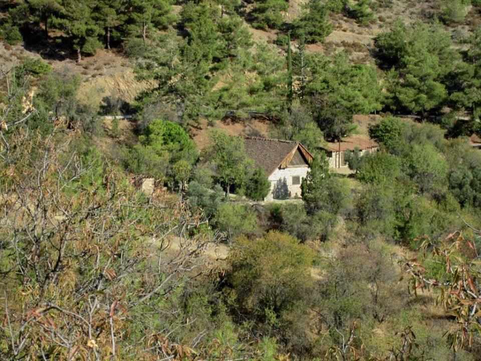 Ο Ναός του Τιμίου Σταυρού του Αγιασμάτι στην Πλατανιστάσα 