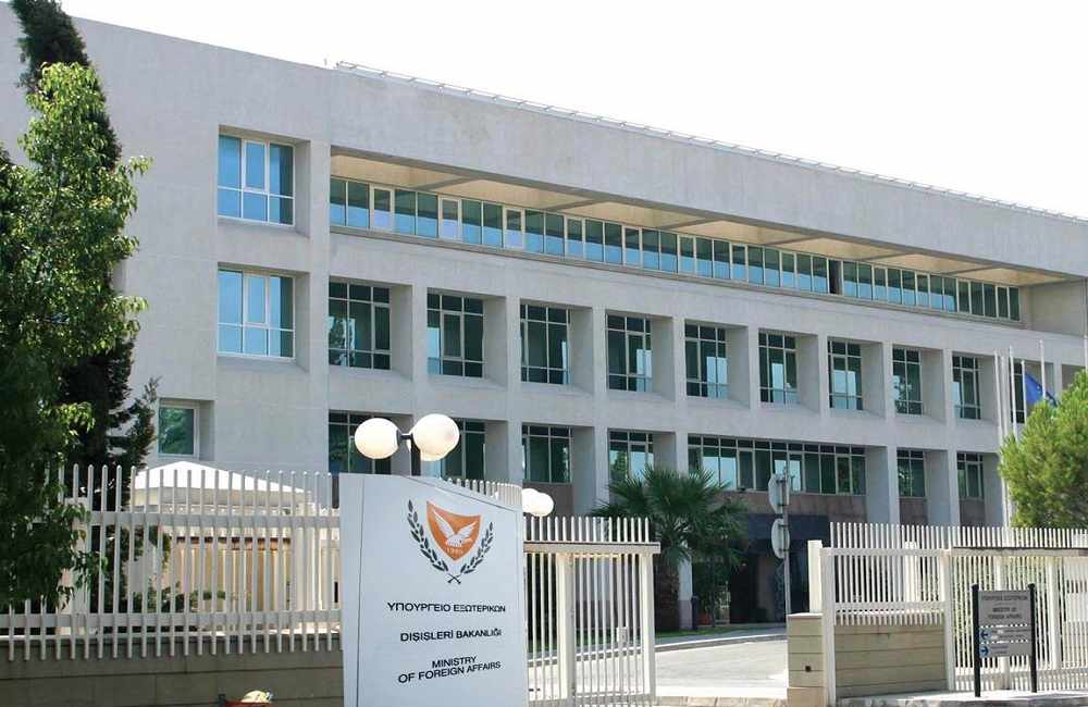Έρευνα στο Υπουργείο Εξωτερικών για τις «μπίζνες» πρέσβη