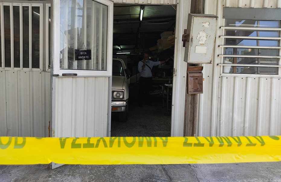 Στο εδώλιο για φόνο εκ προμελέτης ο 39χρονος που ξυλοκόπησε μέχρι θανάτου τον 75χρονο ταπετσάρη