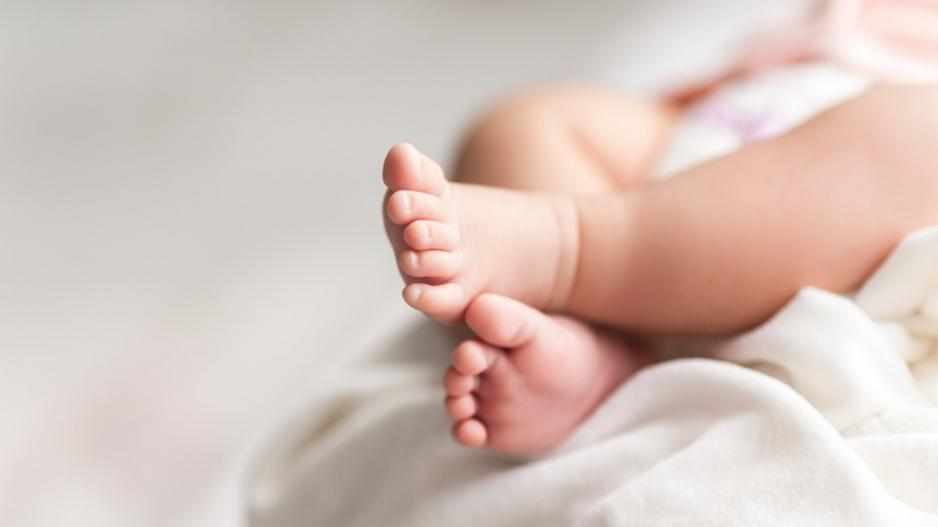Μητέρα βρήκε νεκρό το δίμηνο βρέφος της