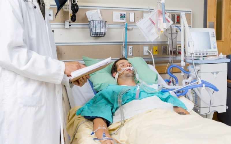 Νεαροί με βαριές πνευμονίες λόγω covid στο Νοσοκομείο Λεμεσού.
