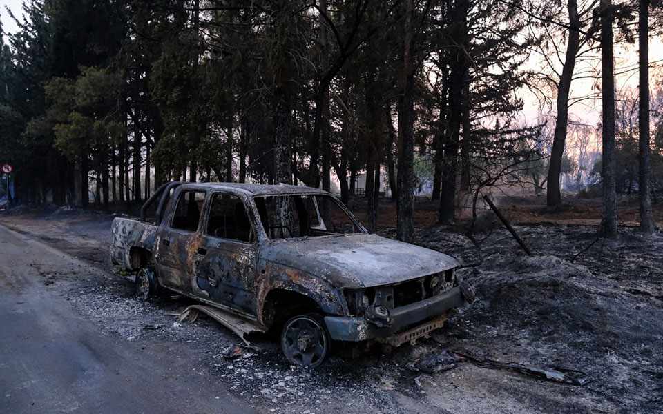 Πολυμέτωπη μάχη με τις φλόγες