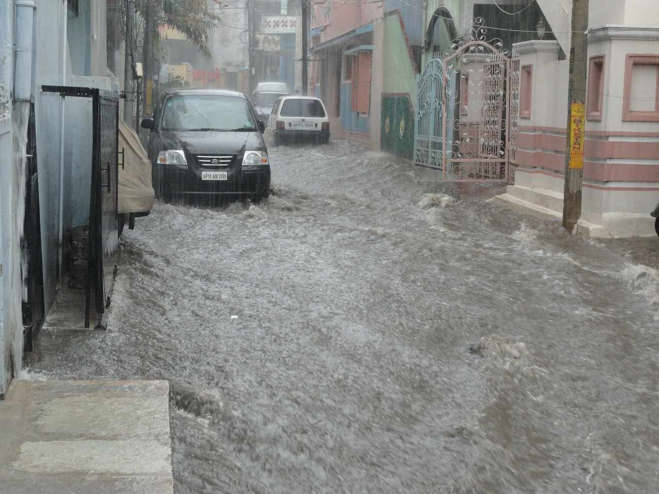 Ορμητικά ποτάμια οι δρόμοι Τροόδους (Βίντεο)