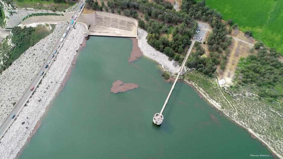 Υπερχείλισε και το φράγμα του Ασπρόκρεμμου