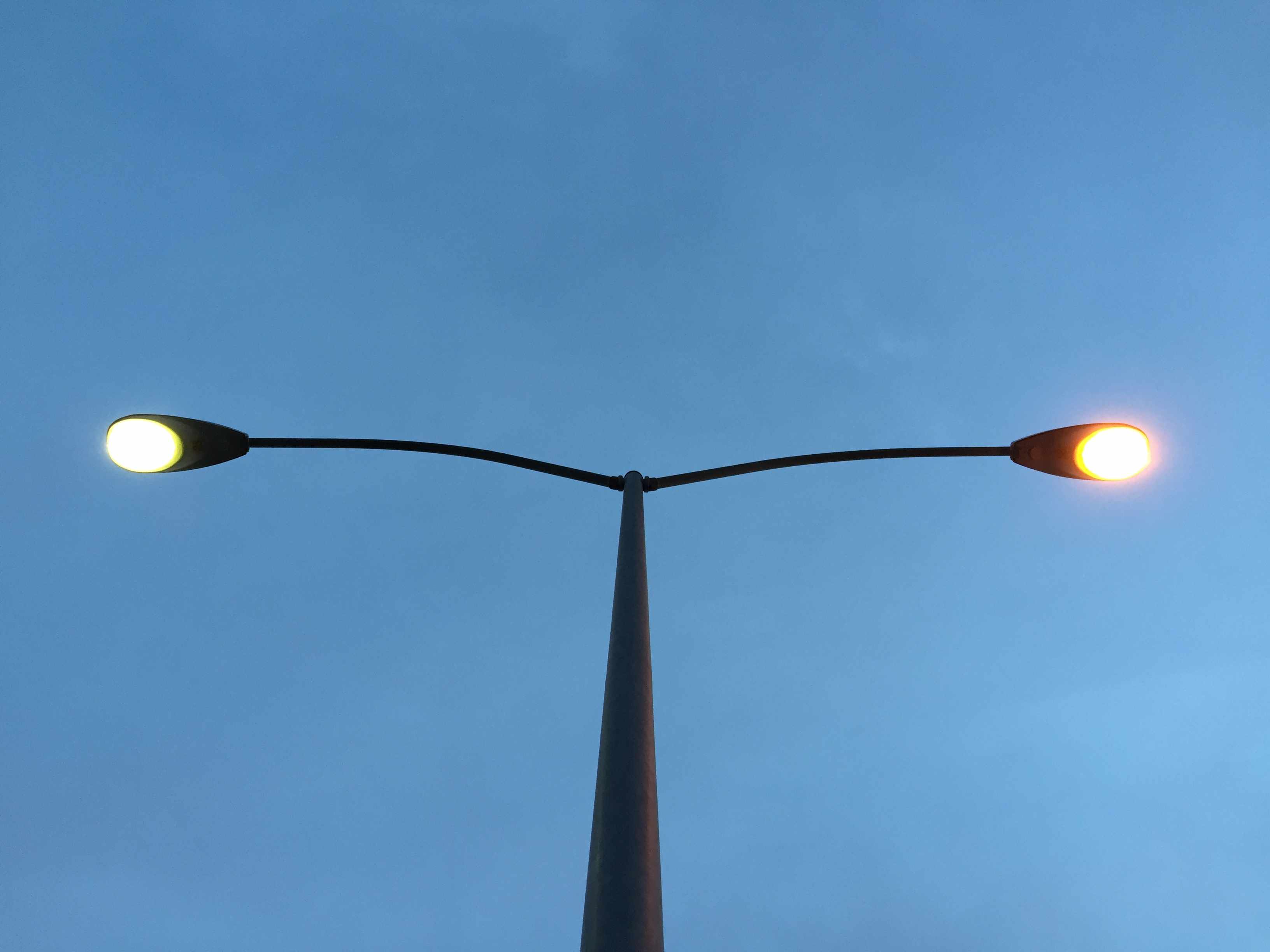 Οι δρόμοι 350 κοινοτήτων στην Κύπρο θα φωτίζονται με λαμπτήρες Led