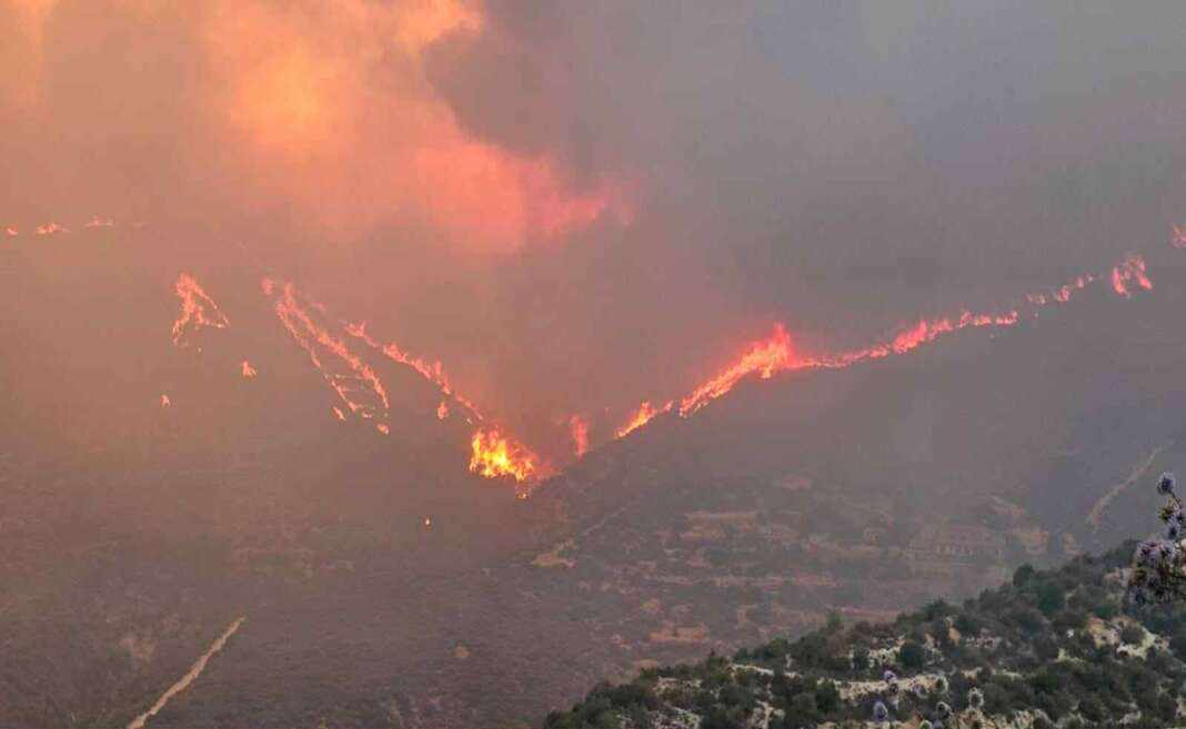 Όταν η χώρα καίγεται, δεν μπορούμε να σιωπούμε