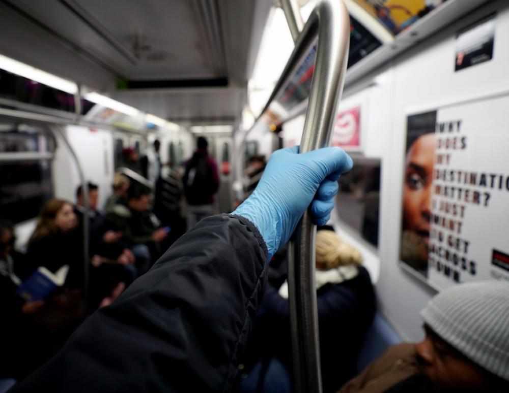 Μην φοράτε συνεχώς γάντια μιας χρήσης.