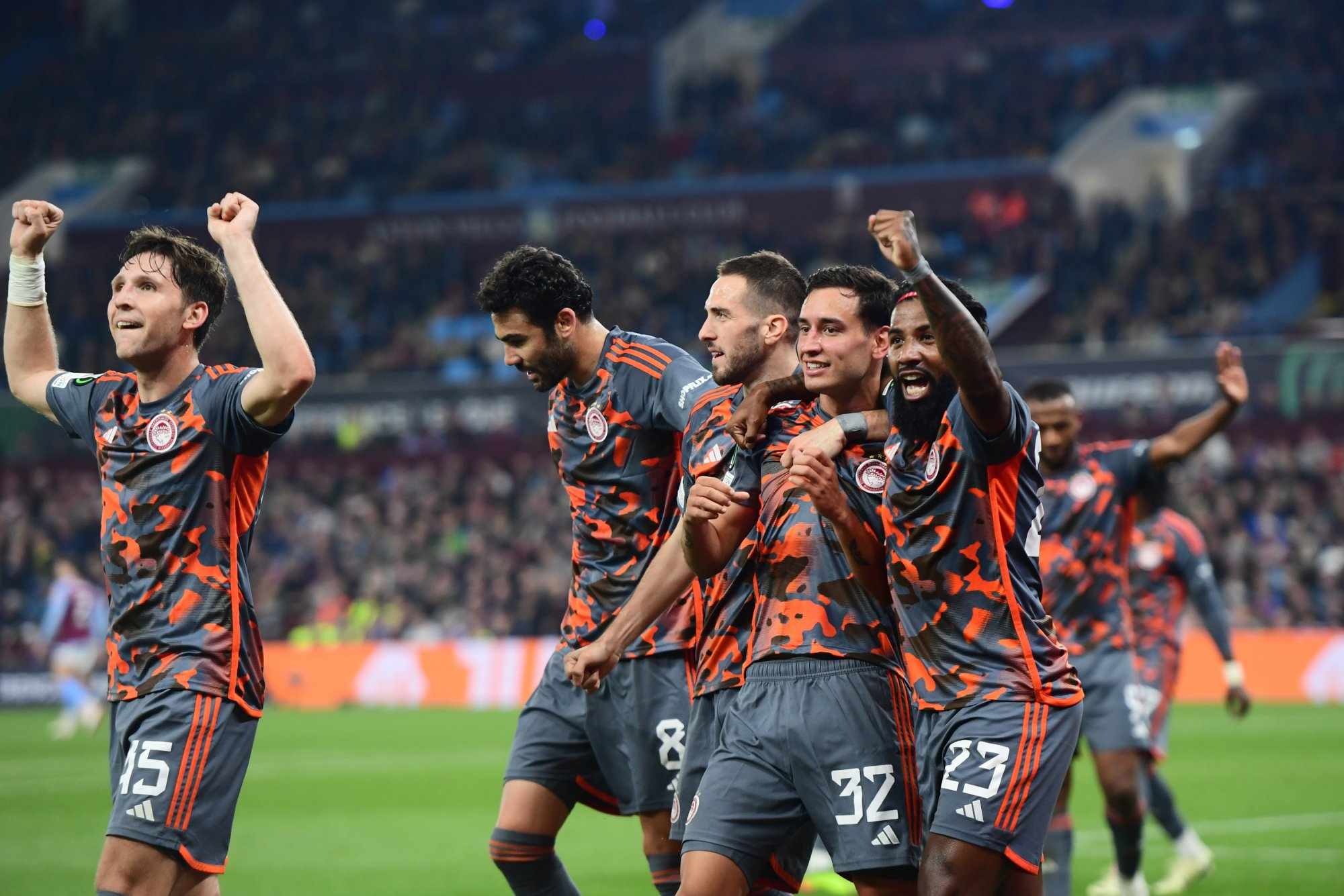 Με φόντο τον τελικό