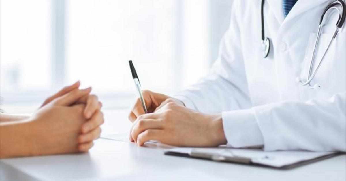 Πληροφορίες και για άλλο γιατρό που θεραπεύει τον κορωνοϊό με… βιταμίνες