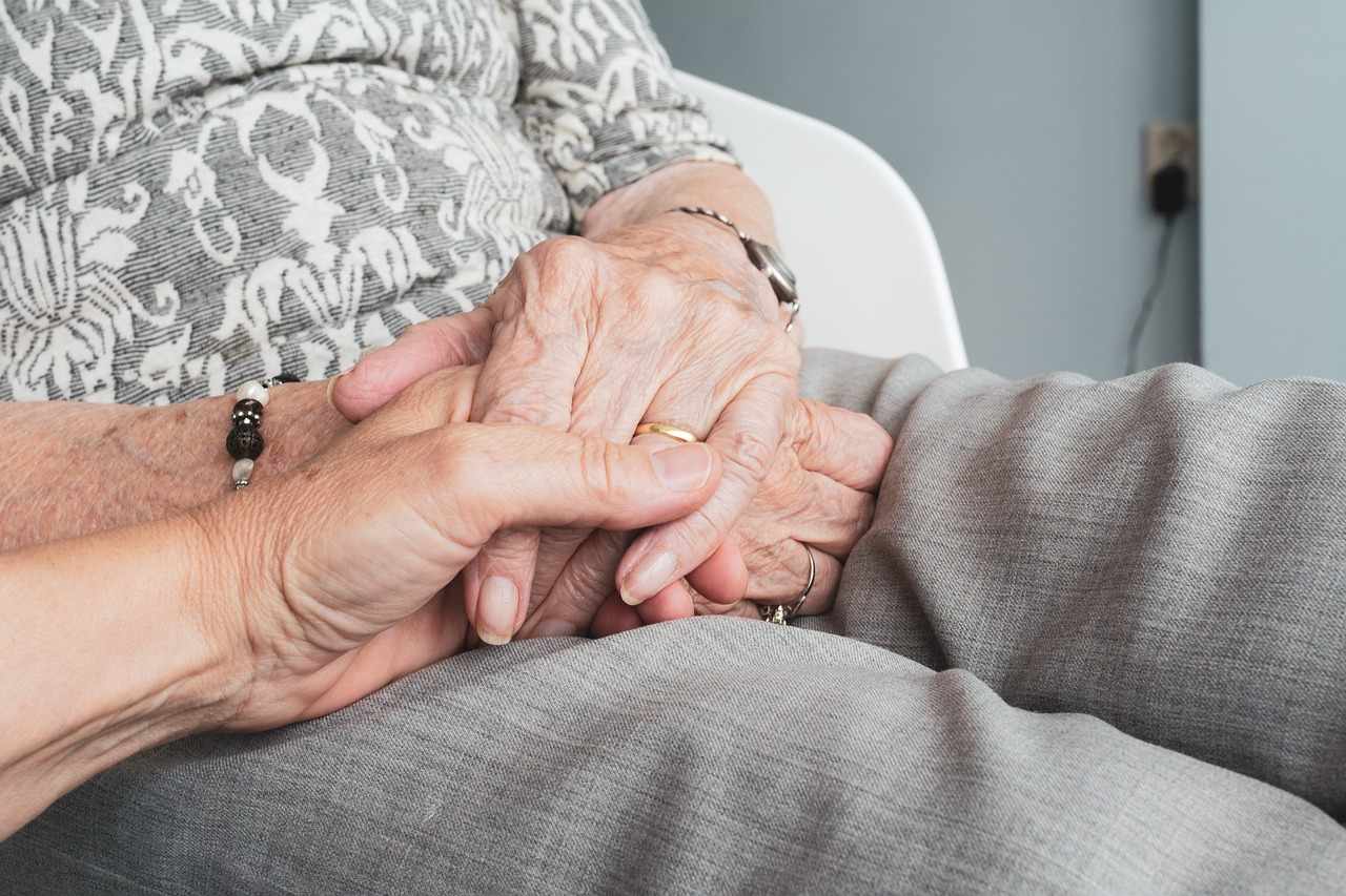 Σοκ στην Ελλάδα: 27χρονος βίασε 70χρονη