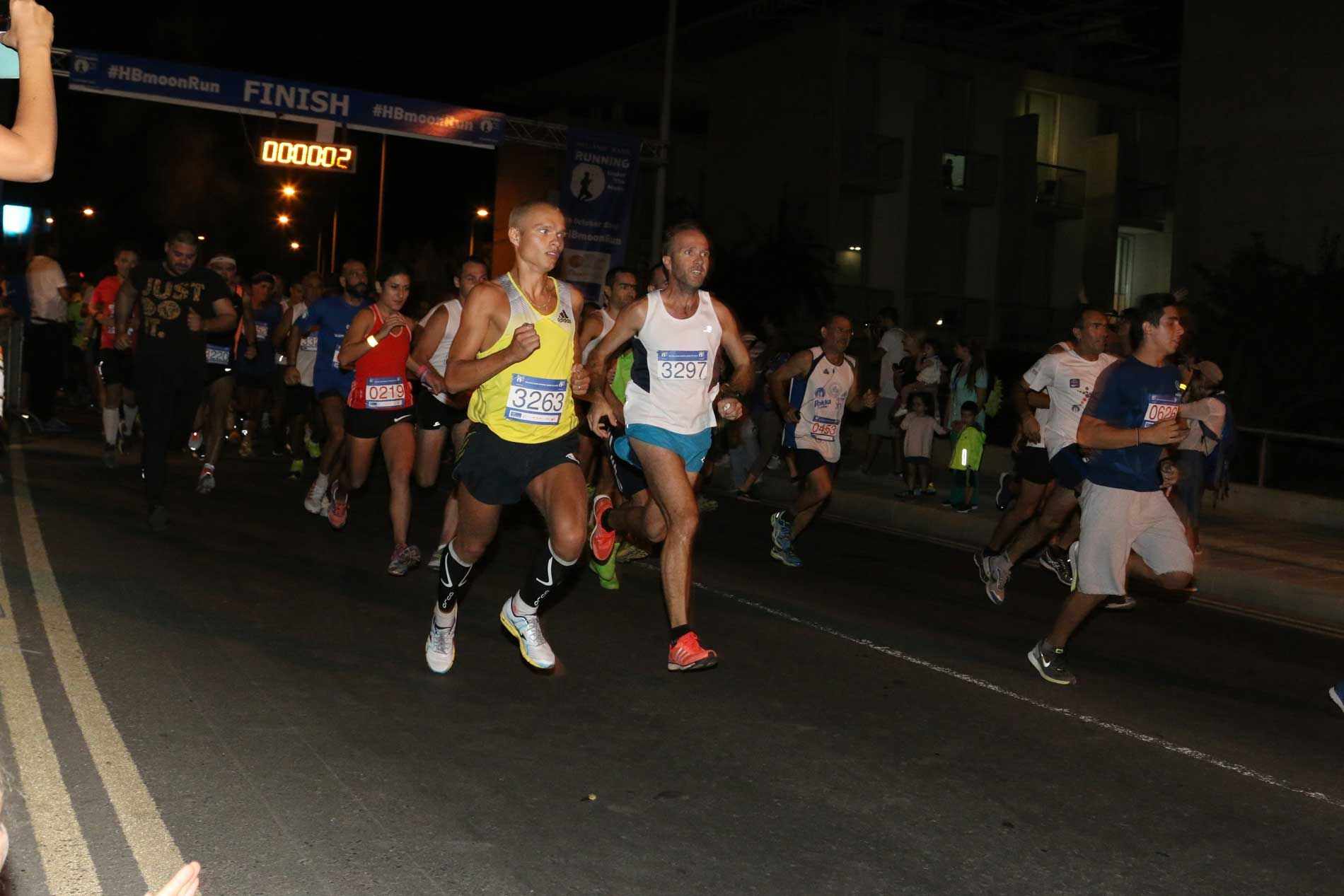 Бегущие под луной вместе с банком Hellenic ( Running Under The Moon - with Hellenic Bank )