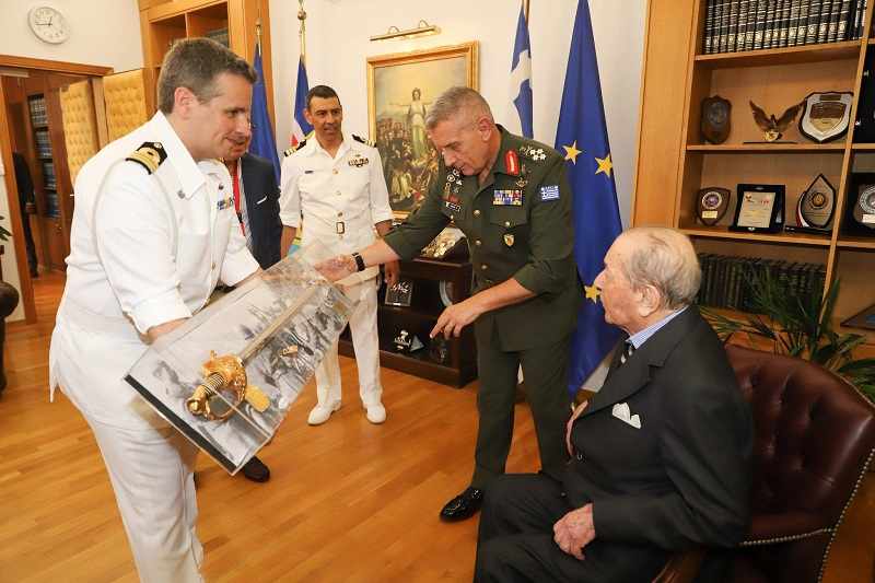 Δωρεά 97χρονου βετεράνου του Β’ Παγκοσμίου Πολέμου