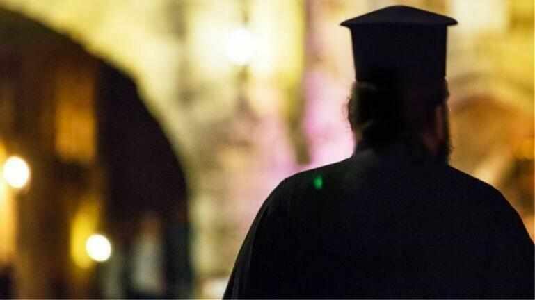 Αρνητής ιερέας με κορωνοϊό το έσκασε από το νοσοκομείο και πέθανε λίγες ώρες μετά