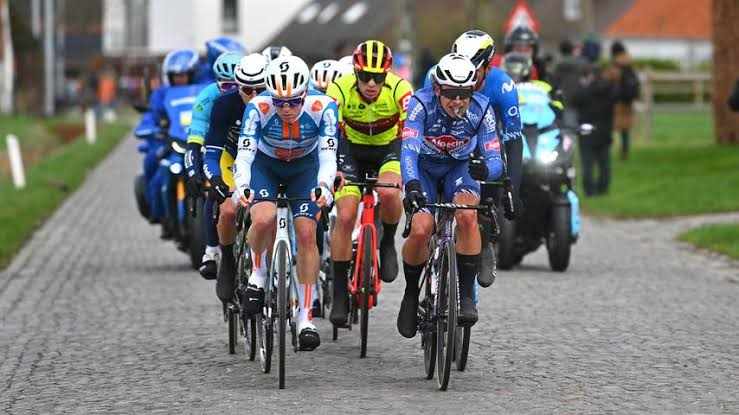 Νικητής ο Φρανκ Βαντ Ντεν Μπρόεκ