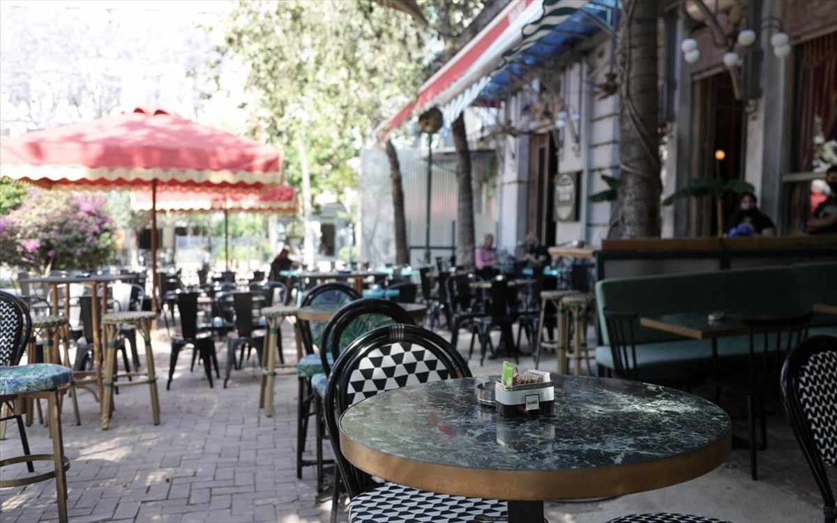 Χαιρετίζει την επαναλειτουργία των επιχειρήσεων εστίασης