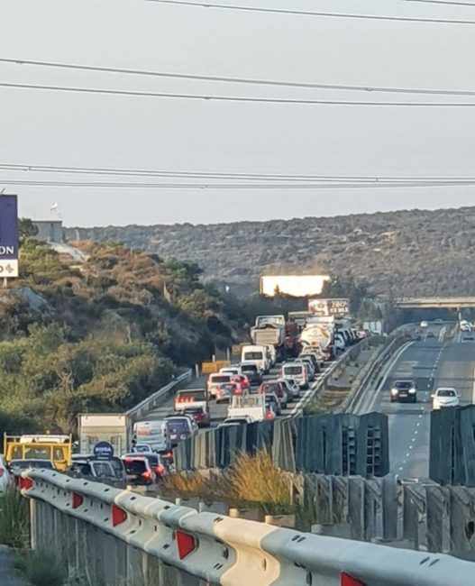 Σημειωτόν τα αυτοκίνητα προς Λεμεσό