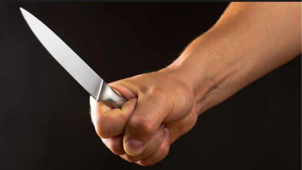 Πήγε στο σπίτι του και τον τραυμάτισε με μαχαίρι