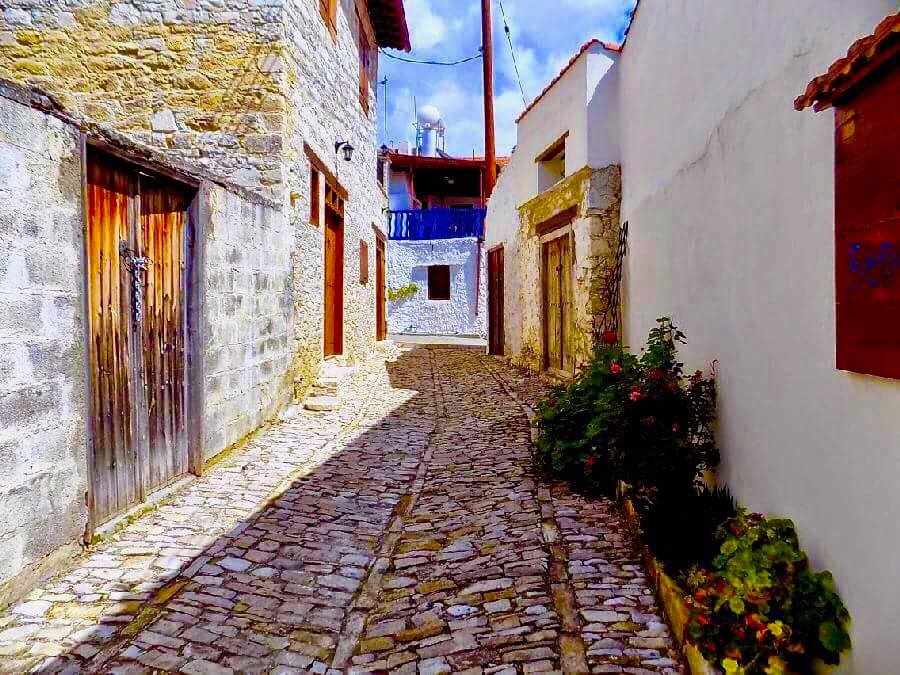 ΛΑΝΙΑ EΝΑ ΟΔΟΙΠΟΡΙΚΟ 35 ΑΙΩΝΩΝ