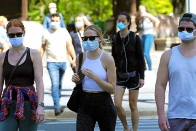 Η χρήση μάσκας μειώνει σημαντικά τη συμπτωματική λοίμωξη