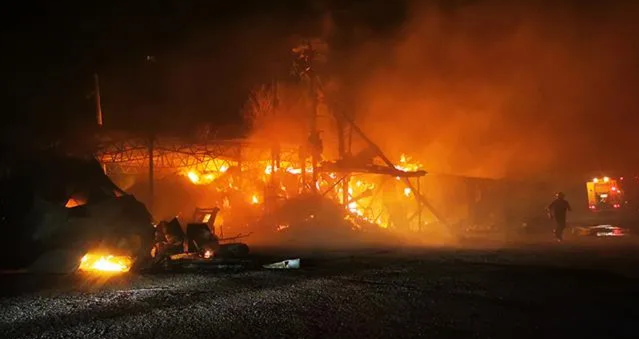 Στις φλόγες φάρμα στο Μένοικο