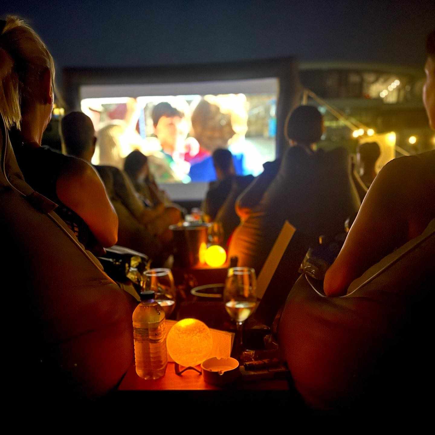 Μια μοναδική εμπειρία θερινού σινεμά με κρασί