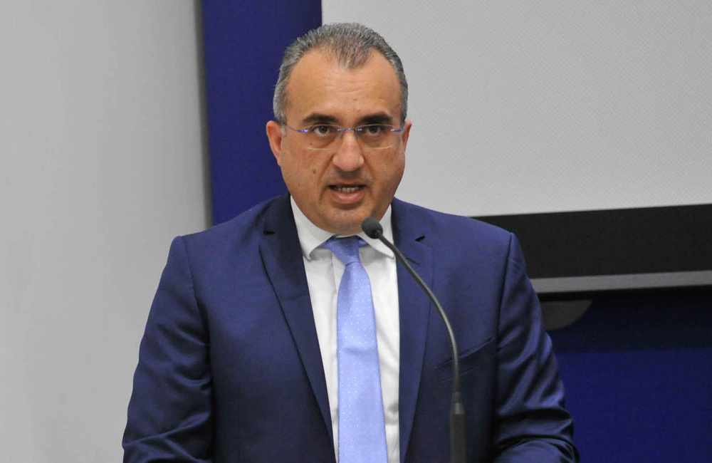 Βλέπει επιδημιολόγους ο Υπ. Υγείας