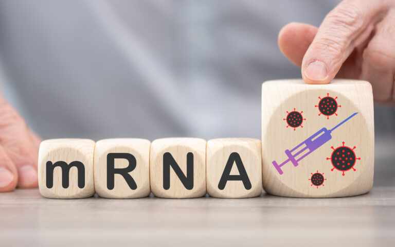 Τα mRNA εμβόλια προκαλούν θρομβώσεις;